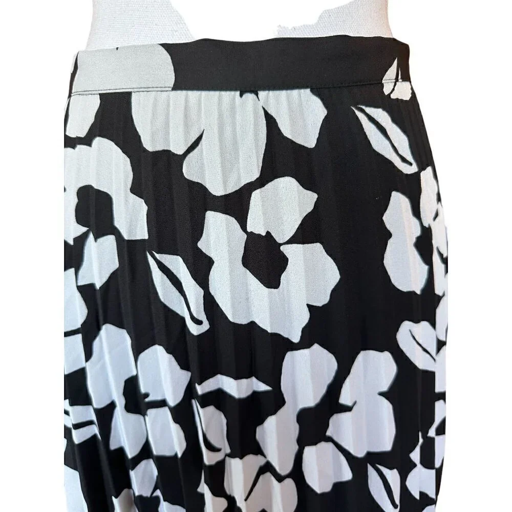 Tahari Arthur S. Levine Women's Pleated Skirt Sz 18 Black White Lined Floral NEW